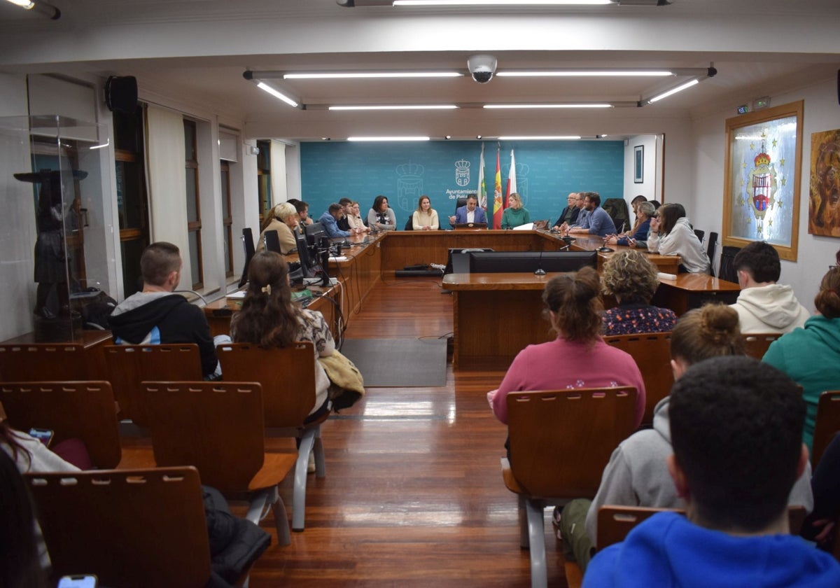 Reunión de Caramés con los representantes de las peñas.