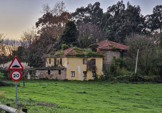 Estado actual de ruina del Palacio del Somo.