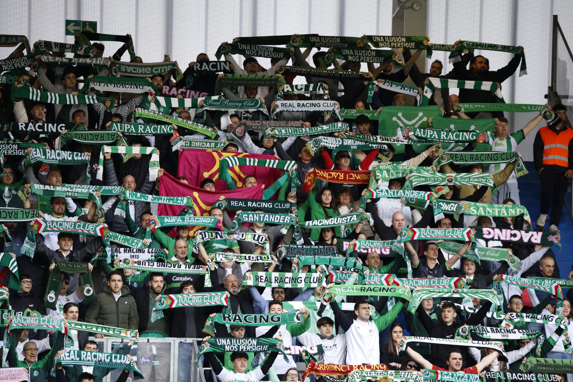 La afición verdiblanca, en las gradas del estadio armero.