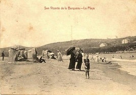 La playa de Merón con 'Los hotelitos de Don Juan' al fondo en casitas de color blanco, en una imagen de finales del siglo XIX.