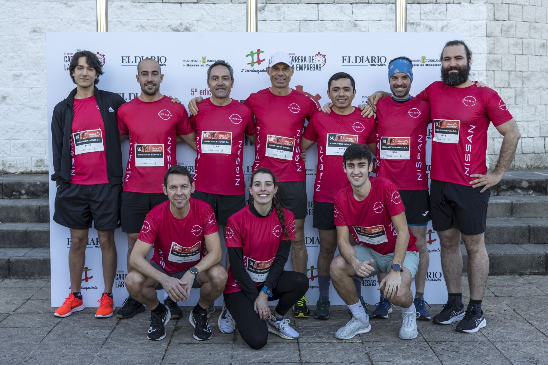 La representación de Nissan Motor Ibérica: Javier Vila Diego, Juan Sainz de Aja Goya, Felipe Maestro Lecuna, Rubén Moreno Martín, David Martínez Nicolás, Esther Cobo Cachán, Edison Pacheco Vásquez, Luis Fernández Díez, Jorge Alonso Morán, Borja Obregón Santamaría, Rafael del Prado Luraschi y Jaime Liesa Olmeda.