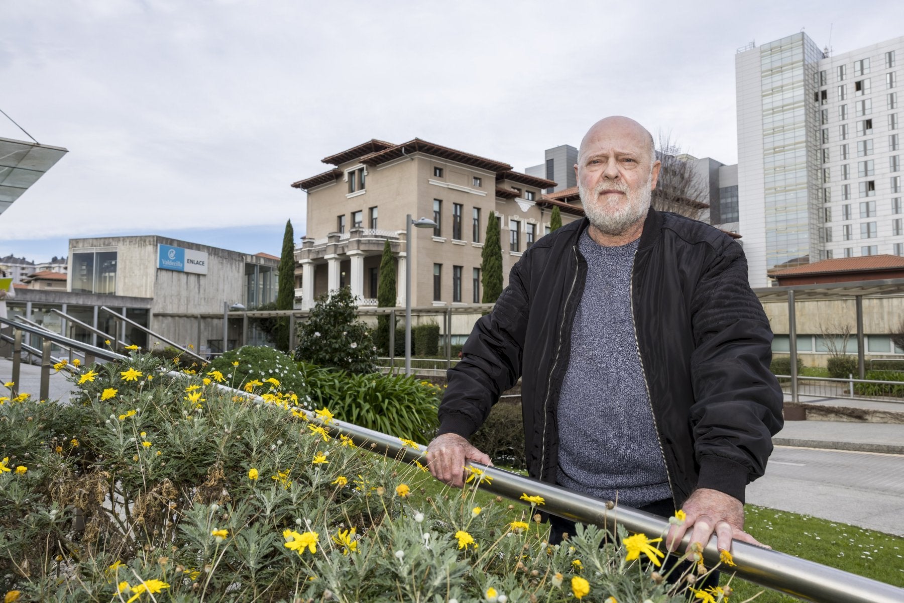 Tomás Calvo, el primer trasplantado en Cantabria, trabajó como celador en Valdecilla desde 1982 hasta 2020, que se jubiló.