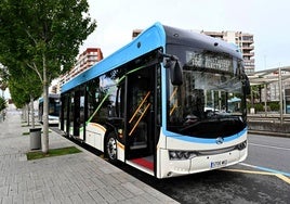 Un autobús de la marca King Long que ya opera en Santander, es uno de los dos que se adquirió en 2023.