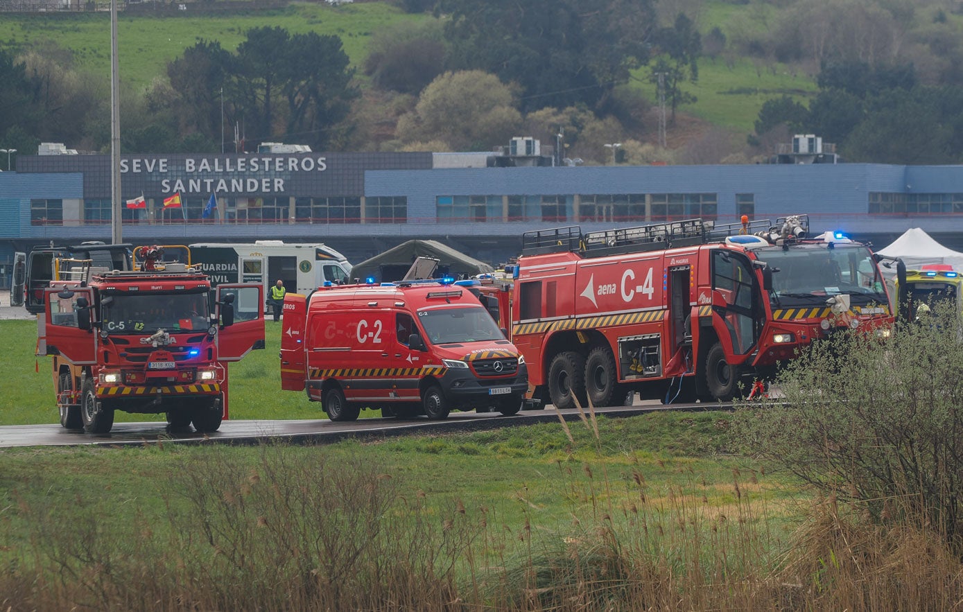 El ejercicio ha recreado un accidente de avión con 124 pasajeros y seis integrantes de la tripulación a bordo en el interior del recinto del aeródromo.