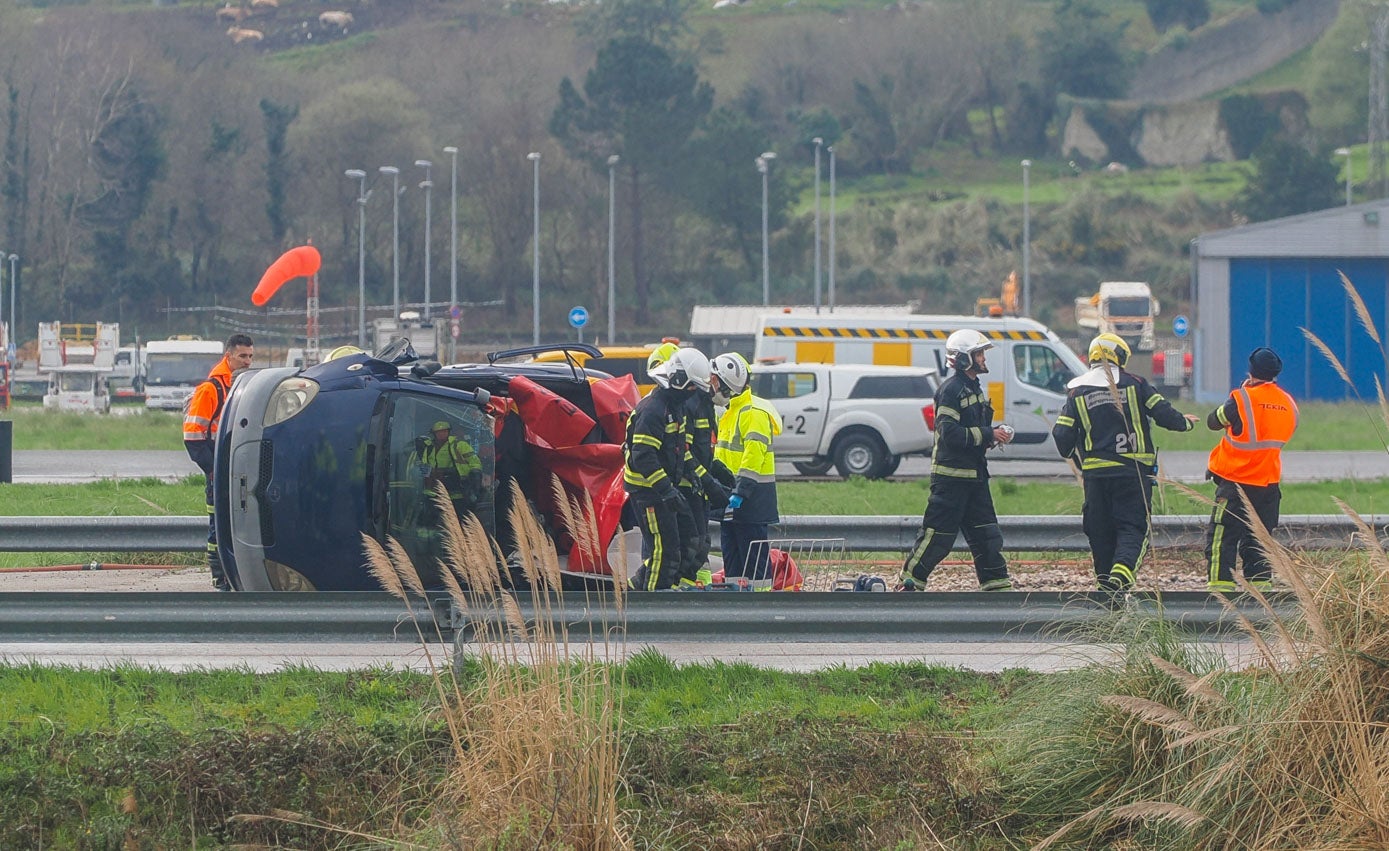 Esta iniciativa, que se lleva a cabo de manera periódica, tiene como objetivo evaluar tanto los procedimientos de actuación y coordinación establecidos por Aena en el Plan de Autoprotección del aeropuerto, como la activación del Plan Territorial de Protección Civil de Cantabria (Platercant).