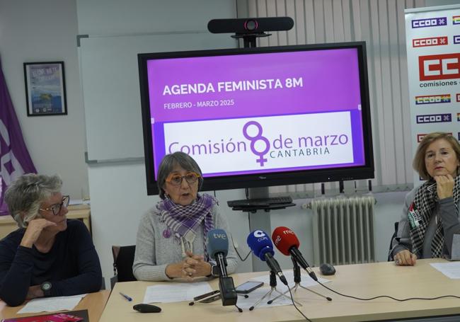 De izquierda a derecha: Teresa Álvarez, Ana Bolado y Charo Quintana, en la rueda de prensa para presentar los actos del 8M