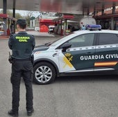 Gasolinera de Arnuero donde está la caseta en la que prendió fuego después de entrar a robar.