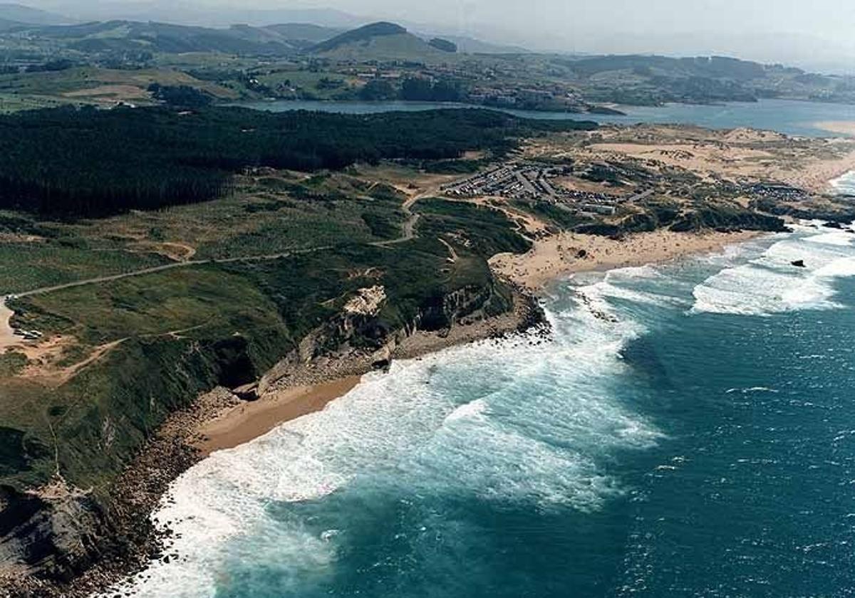 Proponen que las playas de Valdearenas y Canallave sean catalogadas como reservas del surf