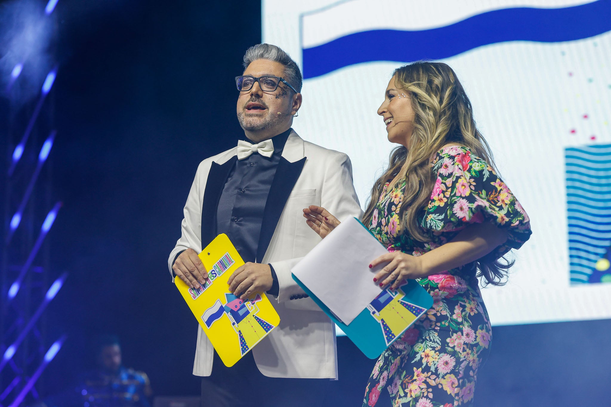 Los presentadores de la Gran Gala de Carnaval, Sergio Sainz y Lucía Vena.