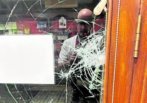 Daños tras el intento frustrado de robo en Confitería Martín.