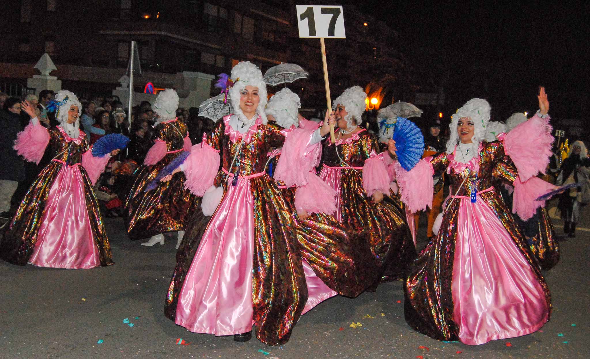 Las Soberanas desprendieron alegría como damas de época.