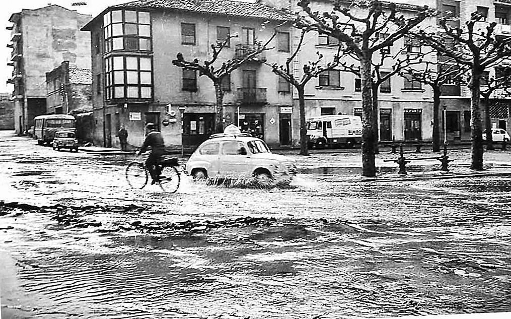 Calle Augusto G. Linares y comienzo de la Avenida de España