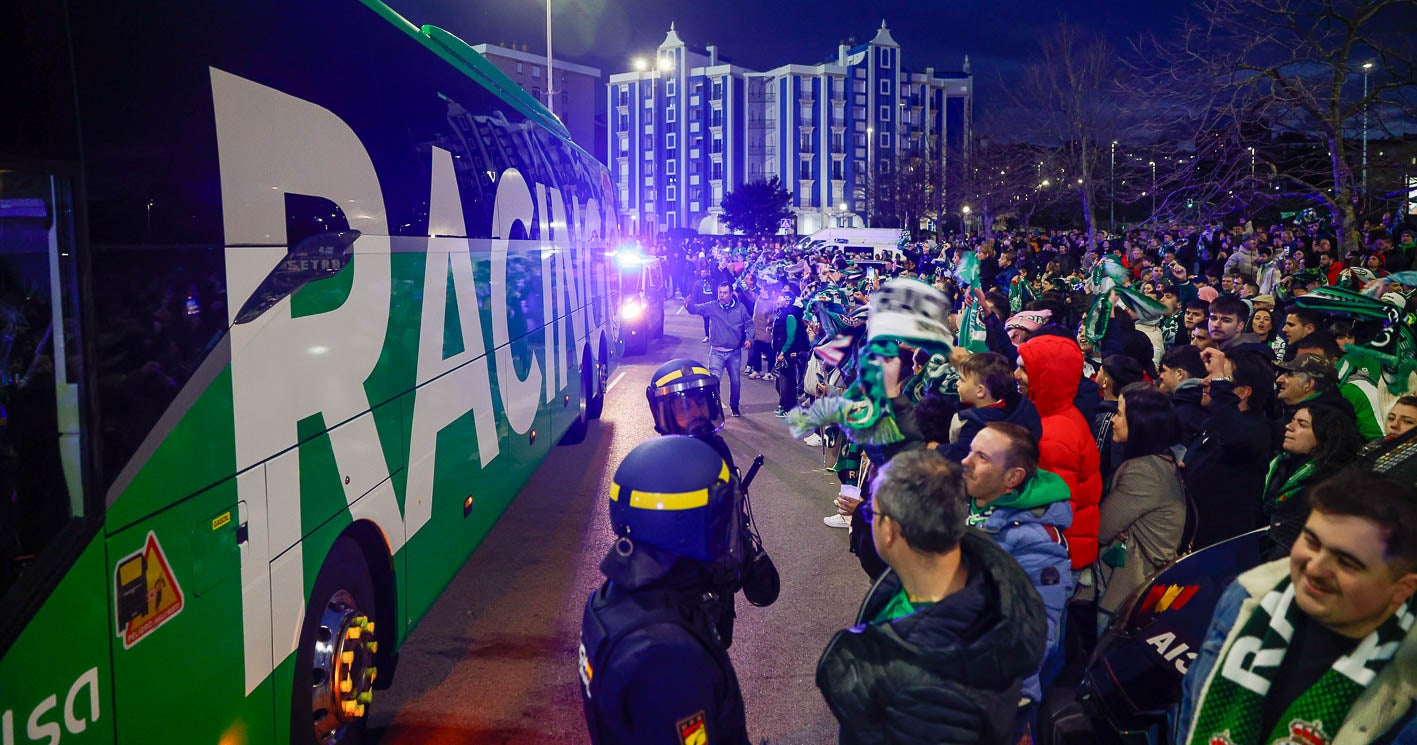 Los accesos junto al Palacio de los Deportes