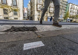 Alcantarilla del Paseo de Pereda, revisada contra la plaga de ratas en Santander.