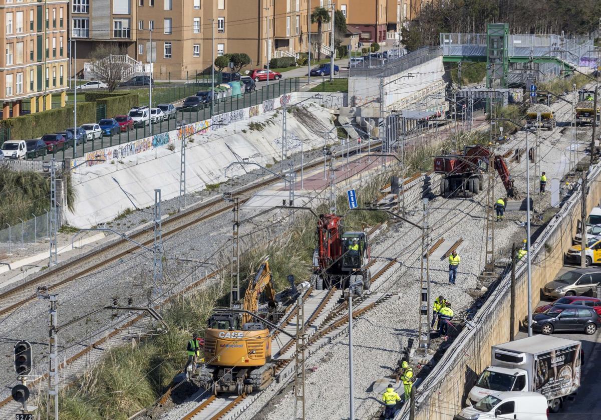 Intervención en las vías ferroviarias que está llevando a cabo Adif.