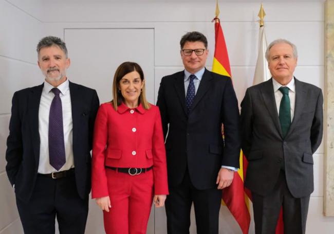 Stewart Dickson, CEO de Variscan, en la reunión con Buruaga y Arasti.