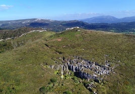 Vista aérea del municipio de Udías. En concreto, de la zona en la que se pretende recuperar la mina subterránea.