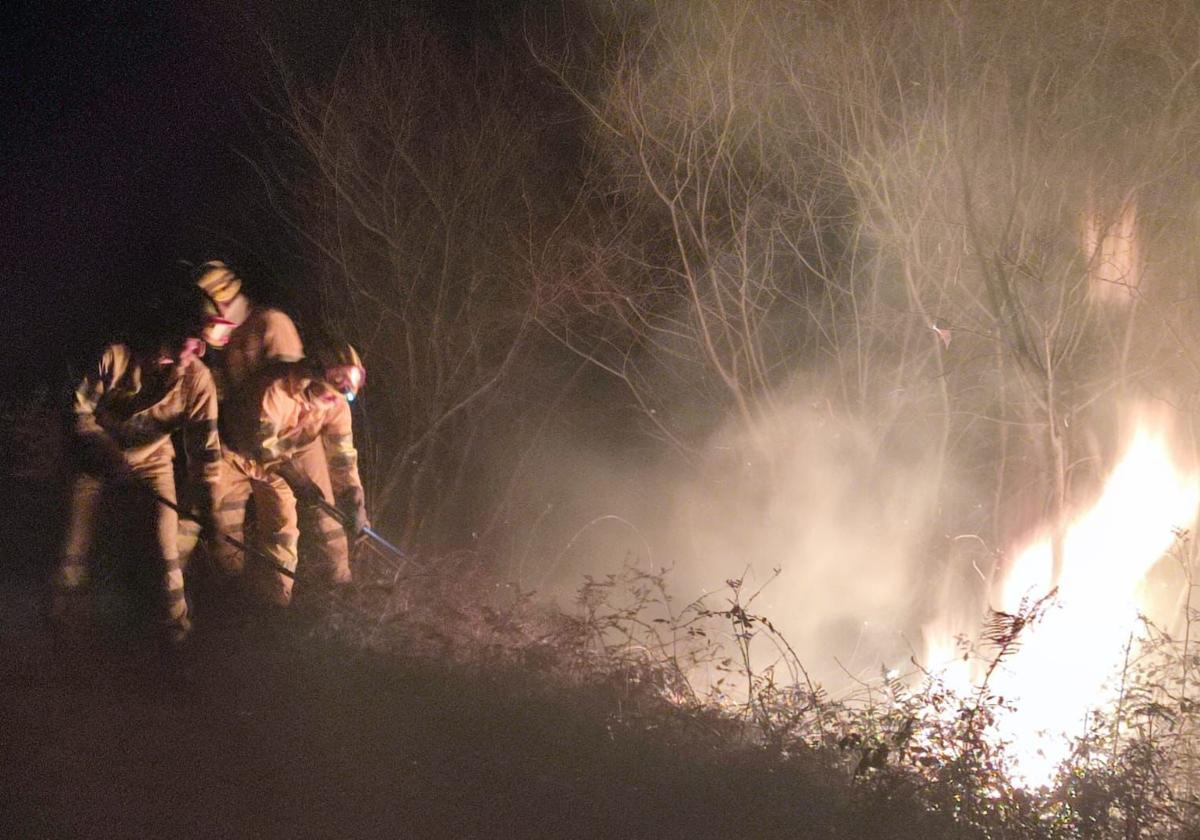 Una veintena de incendios el último día, entre ellos uno al lado del Faro de Cabo Mayor