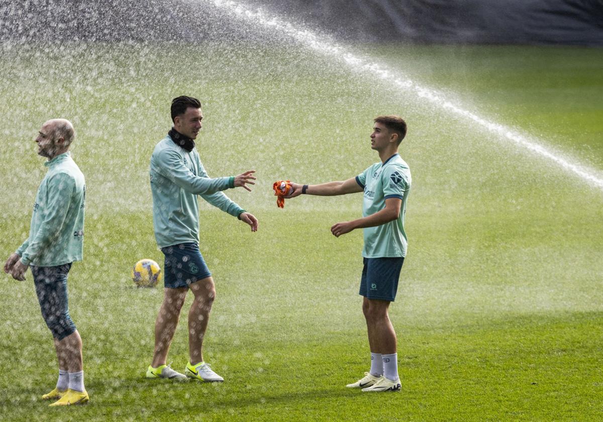 Saúl García, junto a Mario García, durante un entrenamiento.