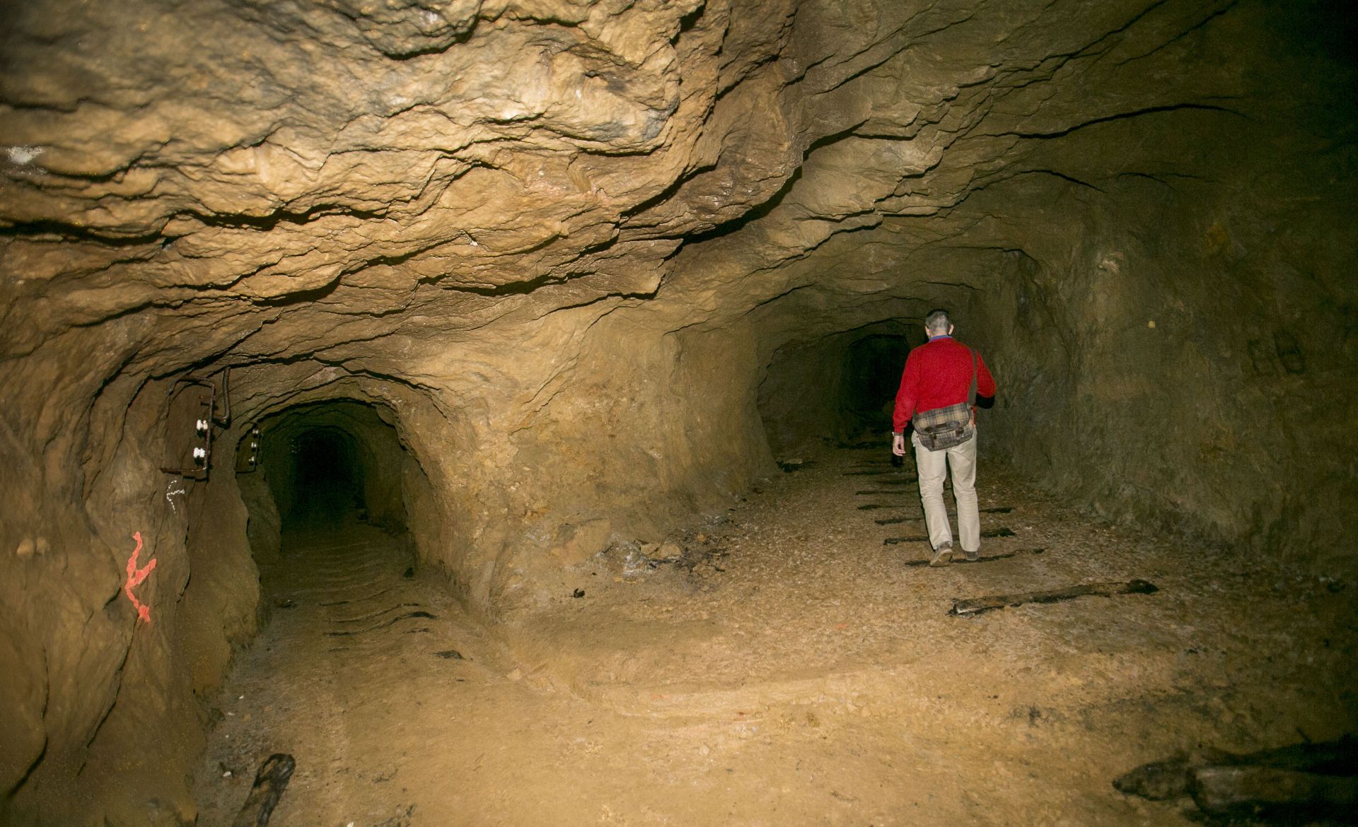 Además de los túneles creados por la acción de la minería, también existe un sistema de conexiones subterráneas naturales.