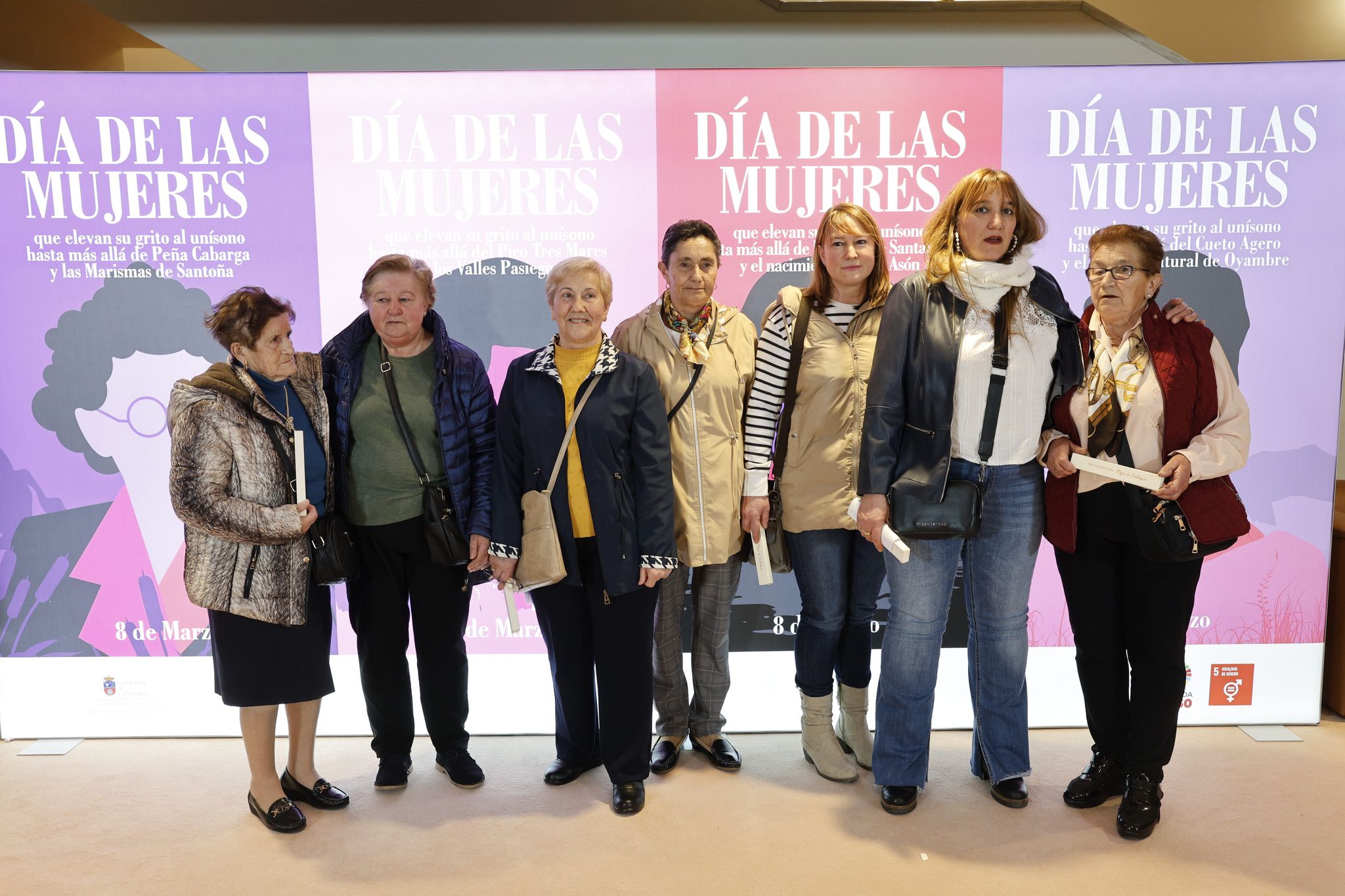 Aurora Ruiz, Josefa Fernández, Consuelo Conde, María Consuelo Revuelta, Sibona Cobo, Milagros González y Florentina Revuelta.