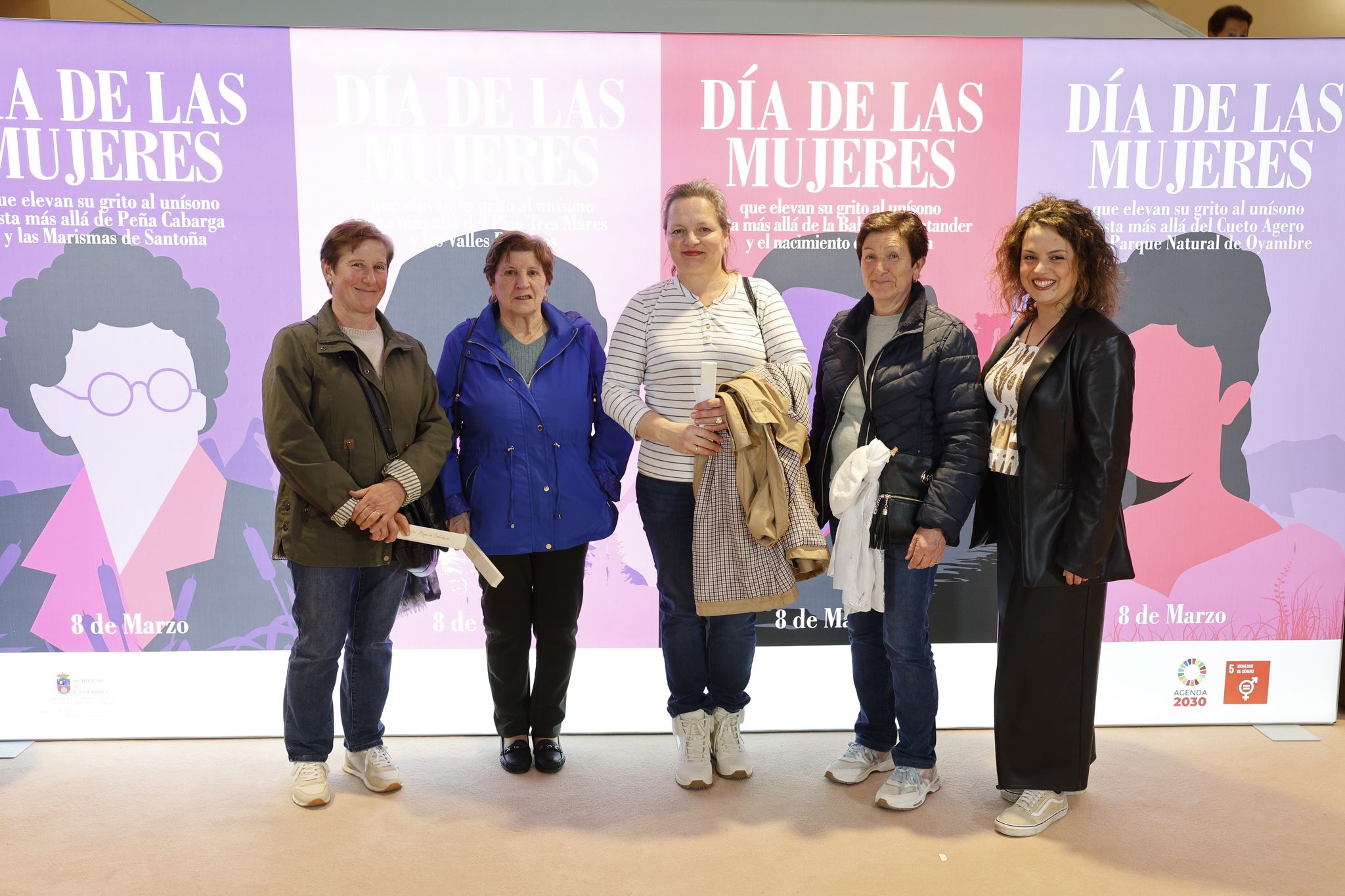 María Remedios López, Oliva Carral, María Ángeles Sáinz, Pilar Ortiz y Sonia Gutiérrez.