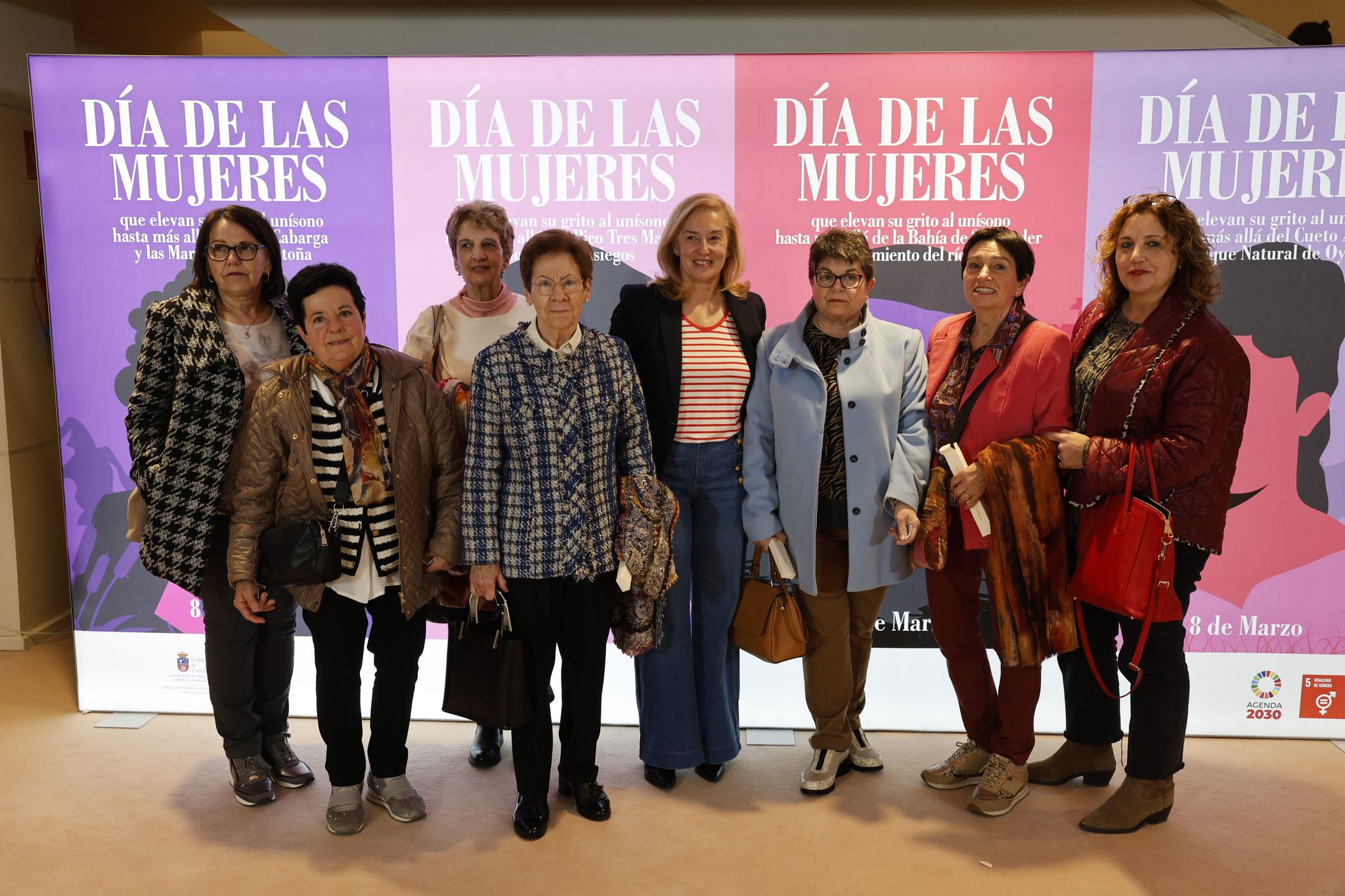 María Dolores Gárate, Lucía Pérez, Nati Rojas, Visitación Rueda, María José González Revuelta, Eulalia Martínez, Adela García y Montse Casado.