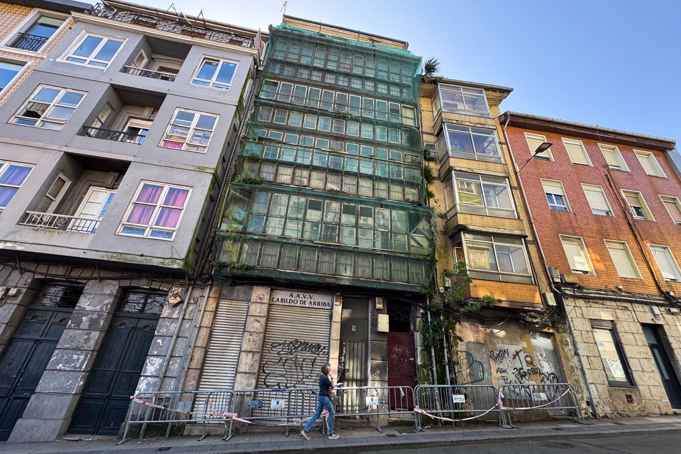 Los edificios 9 y 13 de la calle Alta se derribarán en los próximos meses.