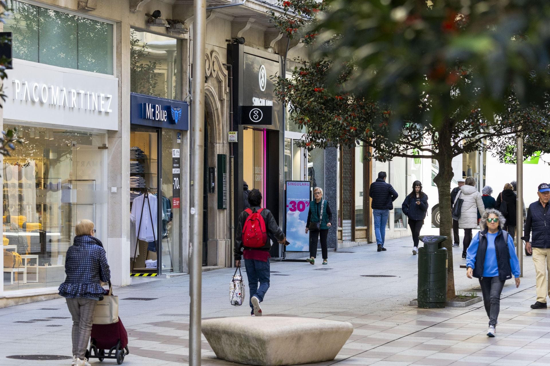 La calle Juan de Herrera, en Santander, es la que mejor refleja las estrategias que siguen ahora las marcas y las franquicias.