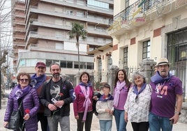 Integrantes de Izquierda Unida en la manifestación del 8M en Laredo.