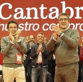 Pedro Casares y Patxi López, esta mañana en el Paraninfo de la Univerisdad de Cantabria, con Zuloaga y su Ejecutiva saliente en primera fila.