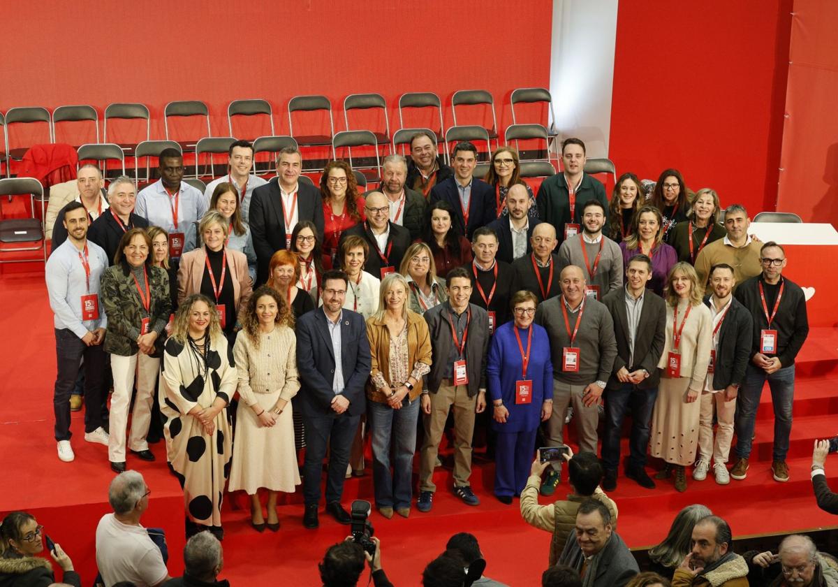 Foto de familia de la nueva Ejecutiva del PSOE de Cantabria.