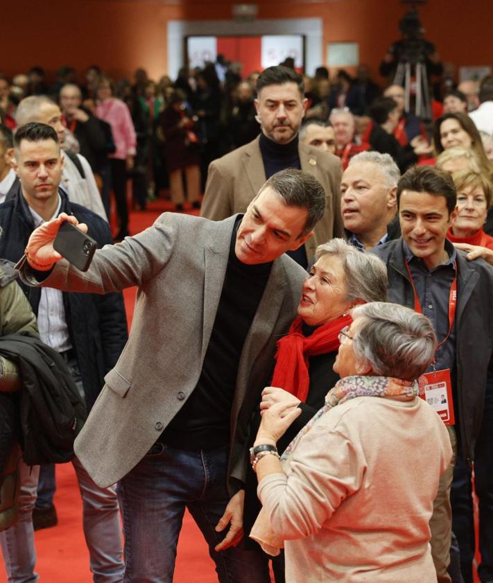 Imagen secundaria 2 - Casares no logra integrar al &#039;zuloaguismo&#039; mientras Sánchez pide «unidad para ganar las elecciones»