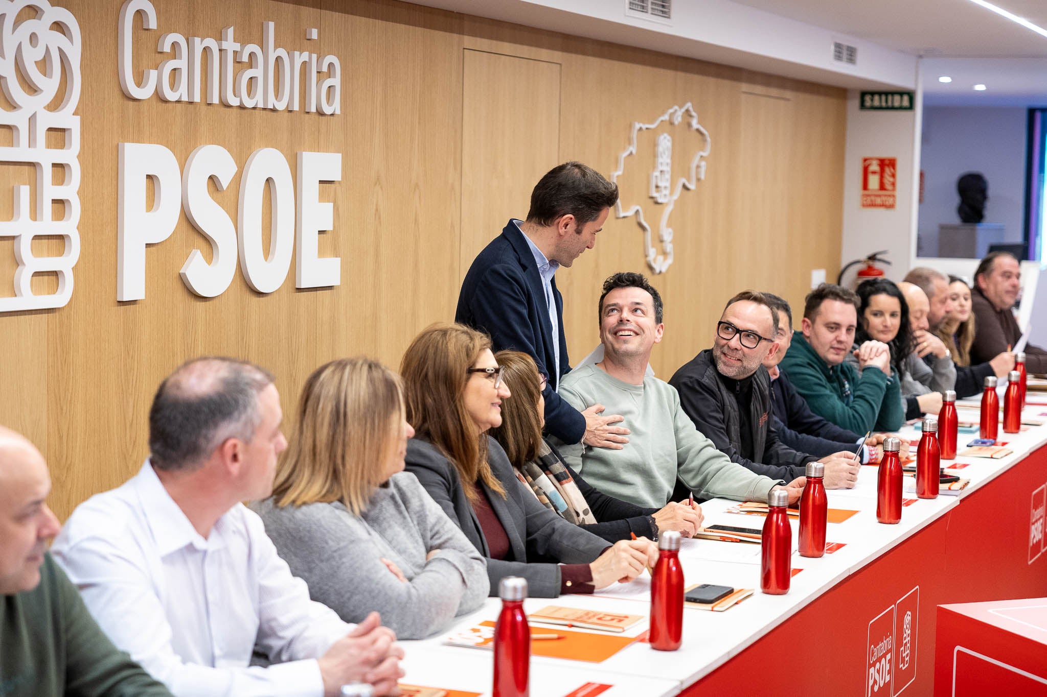 Casares saluda a Gonzalo Fernández, de la agrupación de Polanco.