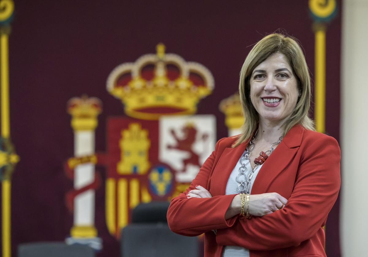 La magistrada Esther Castanedo posa tras tomar posesión de su cargo el pasado jueves.