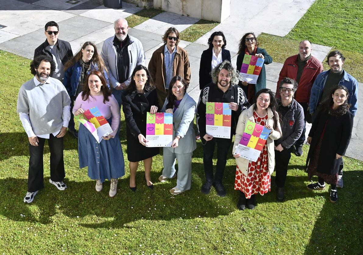 Representantes de las compañías, junto a la alcaldesa Gema Igual, organizadores y el artista autor del cartel Bruno Ochaita.