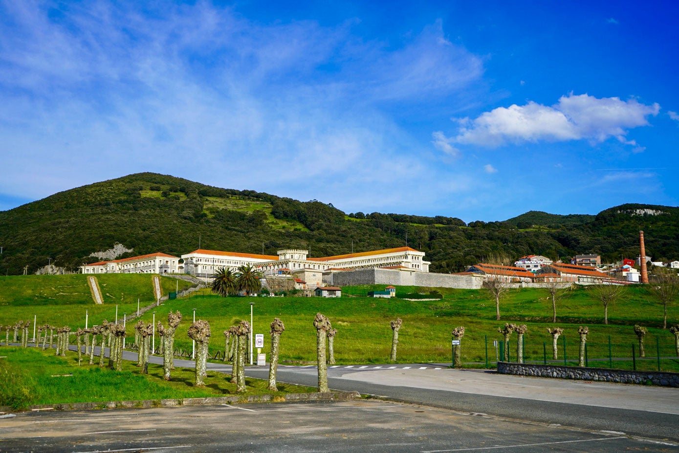 Vista general del penal santoñés desde la entrada principal.