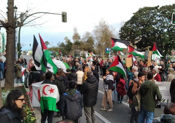 Participantes en la convocatoria, respuesta al último ataque masivo de Israel contra la población palestina.