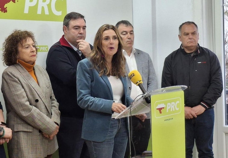 Paula Fernández saca músculo con nueve alcaldes en su presentación como candidata del PRC