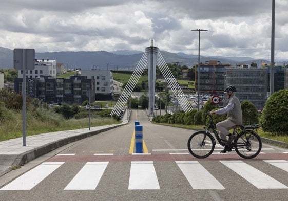 El itinerario ciclista entre el Pctcan y los núcleos de Bezana y Sancibrián son algunos de los proyectos de carril bici terminados.