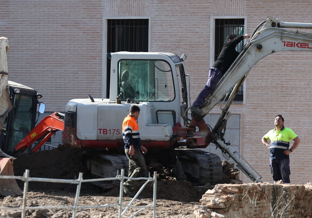 Competencia inspecciona varias constructoras cántabras por un posible reparto de contratos menores públicos
