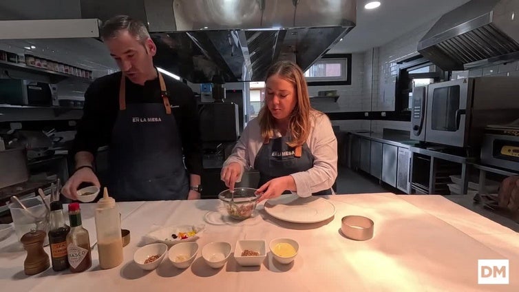 Hoy cocinamos con Javier Marañón tartar de vaca y strogonoff de carabinero