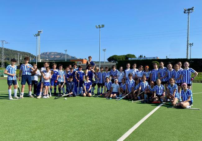 El éxito del intercambio está en aprovechar la afición al hockey de los niños y niñas para fomentar los valores de respeto y amistad y aprender a convivir con otras personas.