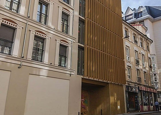 El edificio municipal, anexo al de viviendas, en Santa Lucía.