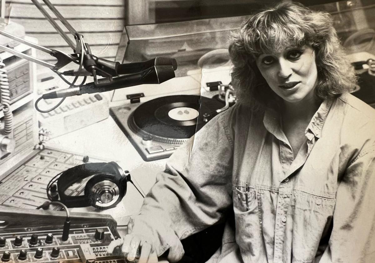 Una profesional que por causalidad hizo de la radio su vida