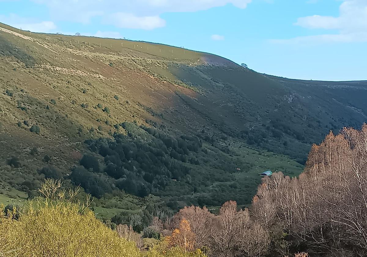 Imagen principal - Las cabañas y las cascadas son muy características en la zona de Brañavieja.