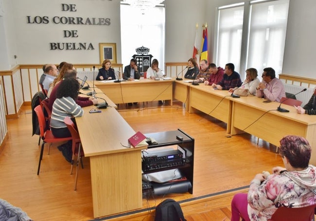 Concejales, técnicos y alcalde en funciones de Los Corrales.