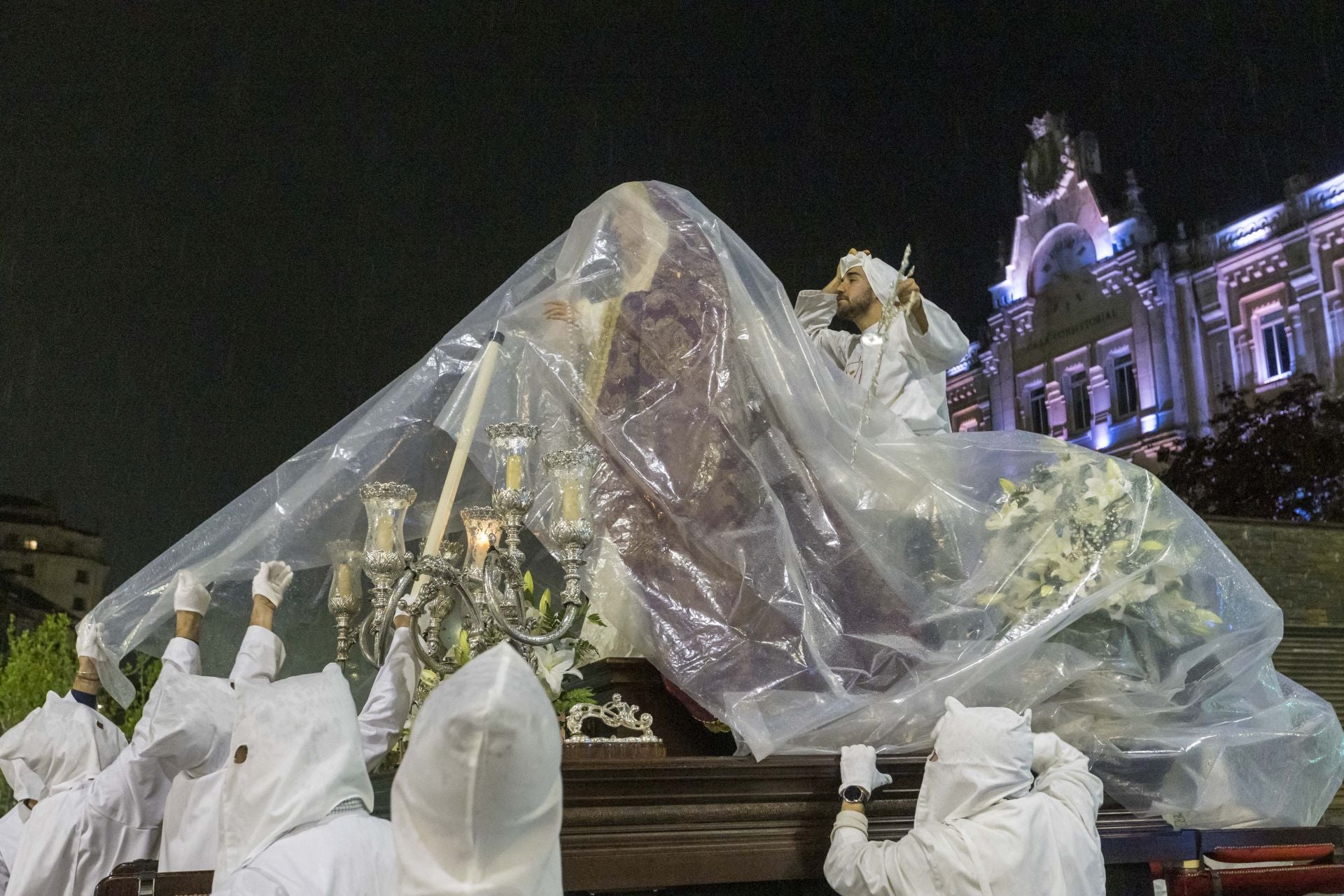 La Dolorosa, a cubierto