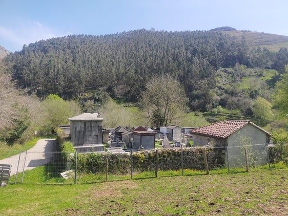 El cementerio de Mirones que se queda pequeño para cubrir la demanda de nichos.