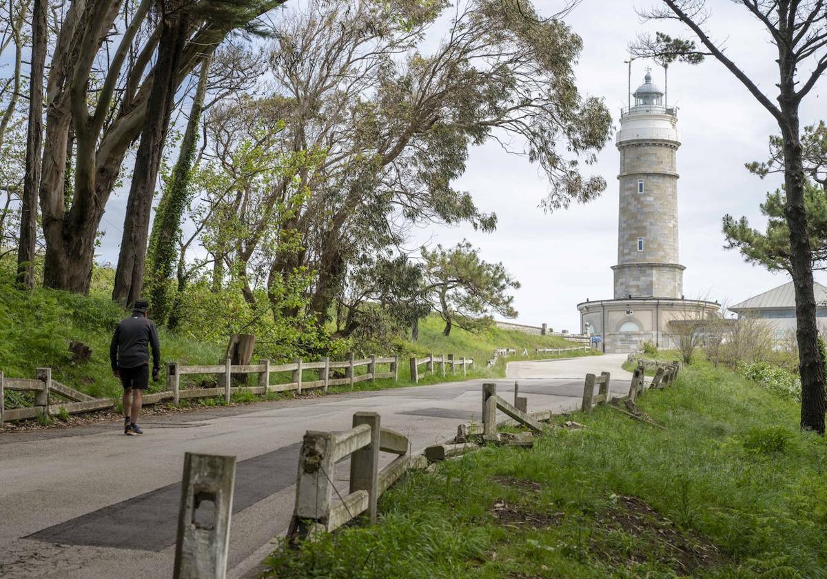 Los nuevos accesos al Faro de Cabo Mayor y a La Magdalena, un paso más cerca